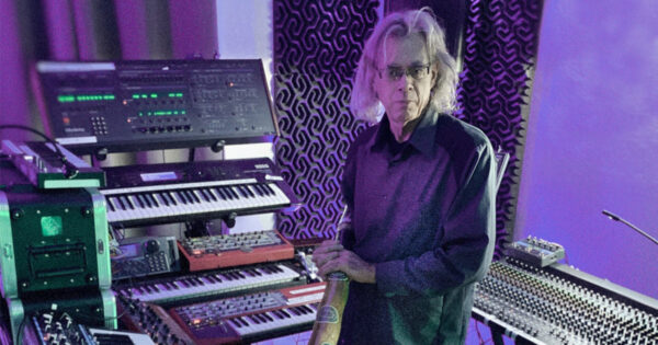 Steve Roach with Synths and Didjeridoo
